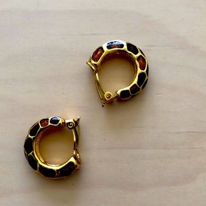 Cabochon clip earrings